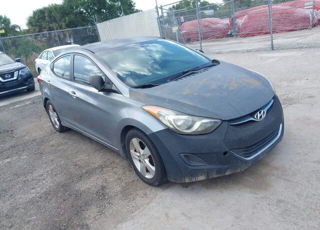 2011 HYUNDAI Elantra