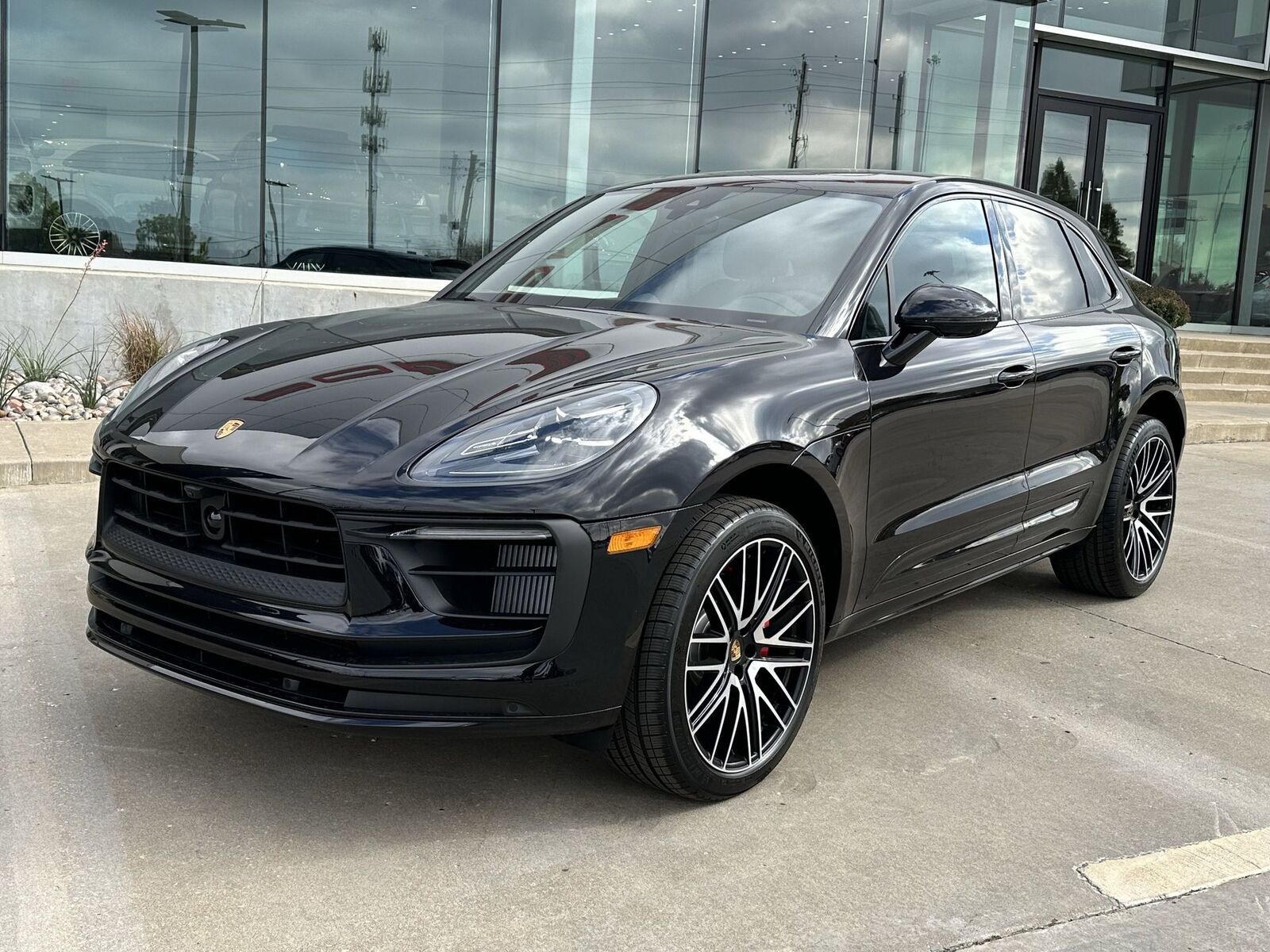 2026 PORSCHE Macan