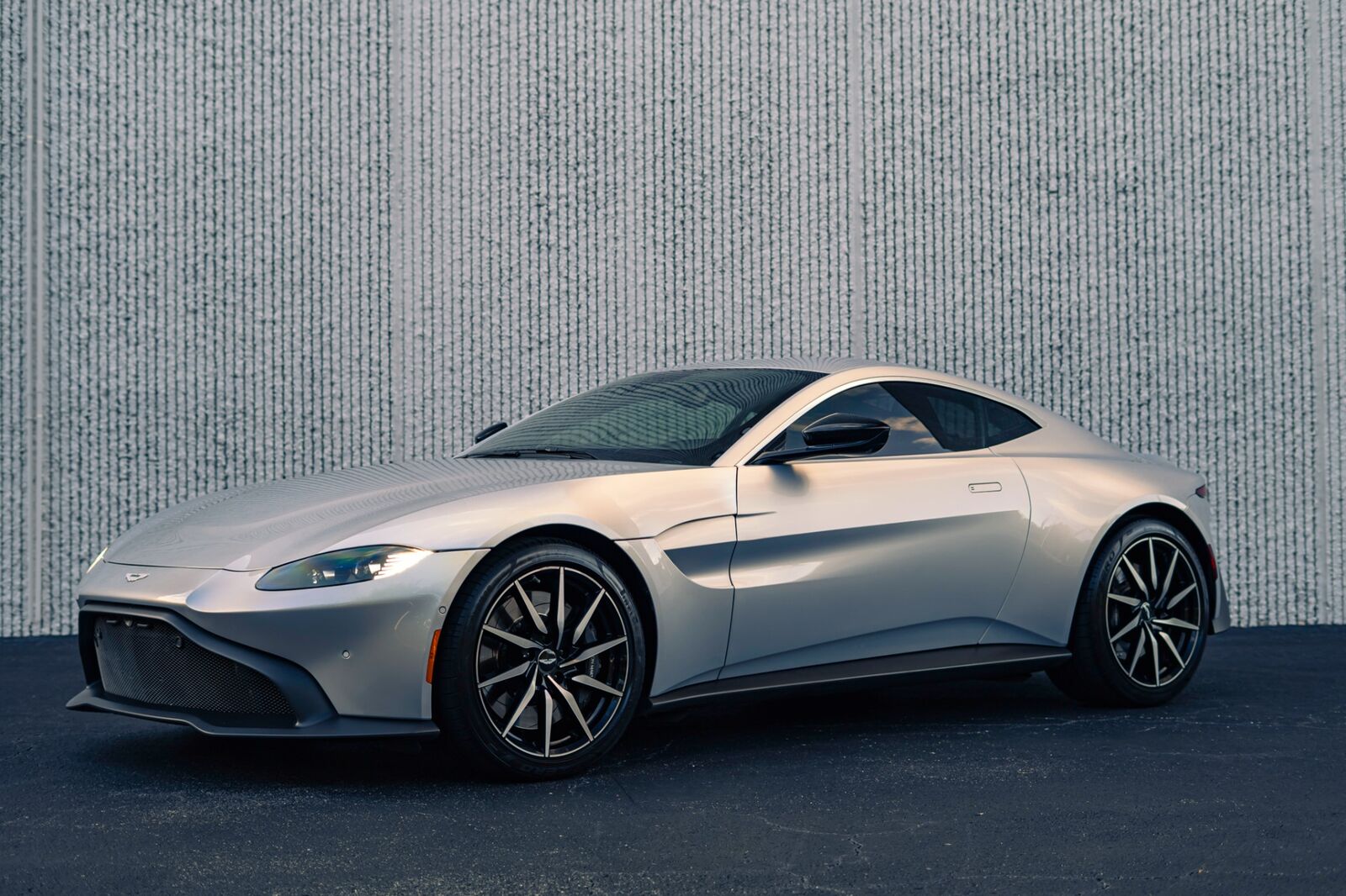 2019 ASTON MARTIN V8 Vantage