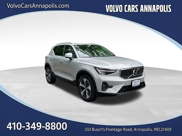 2023 VOLVO XC40