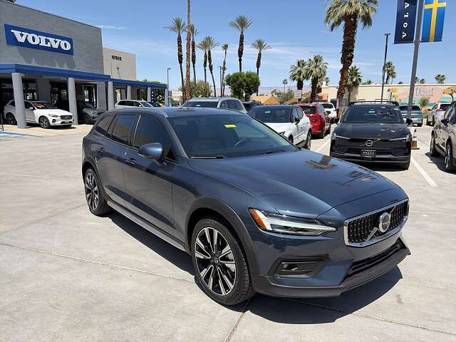 2024 VOLVO V60CC