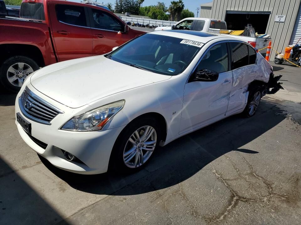 2015 INFINITI Q40