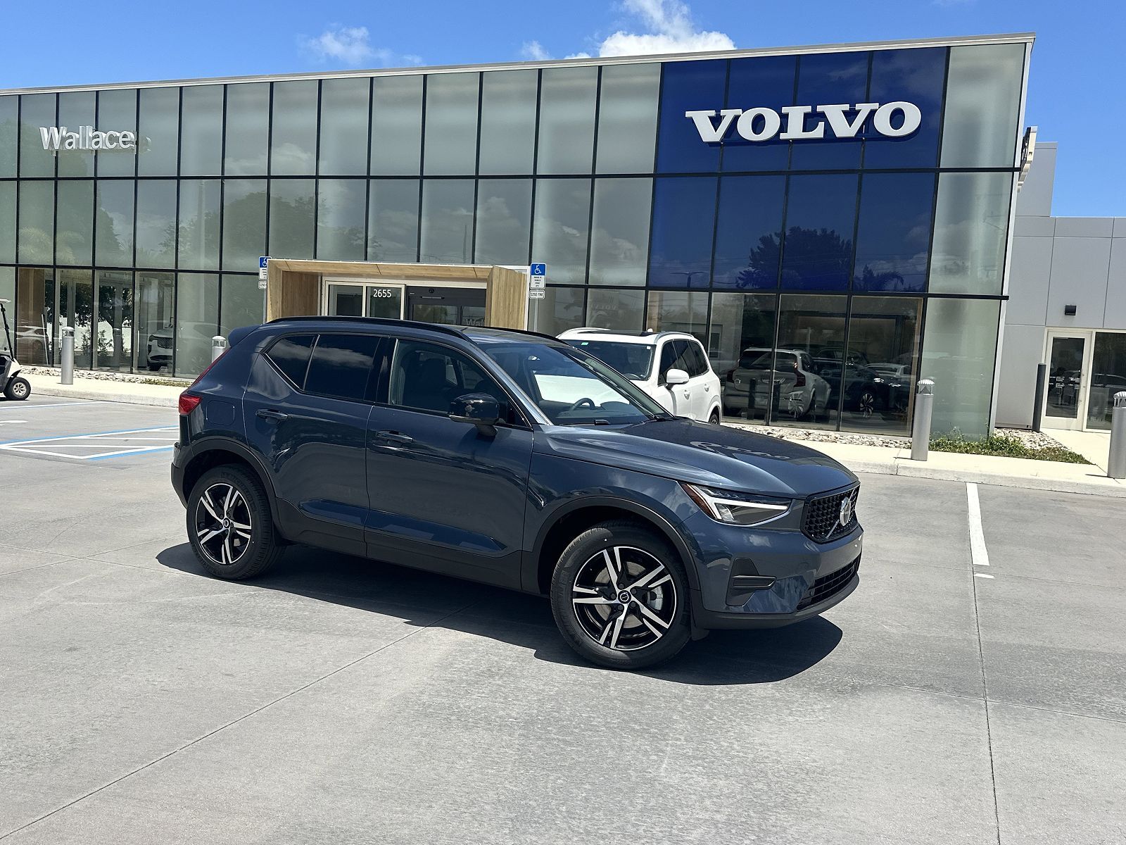 2026 VOLVO XC40