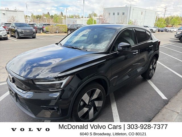2023 VOLVO C40