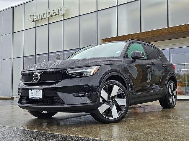 2023 VOLVO XC40