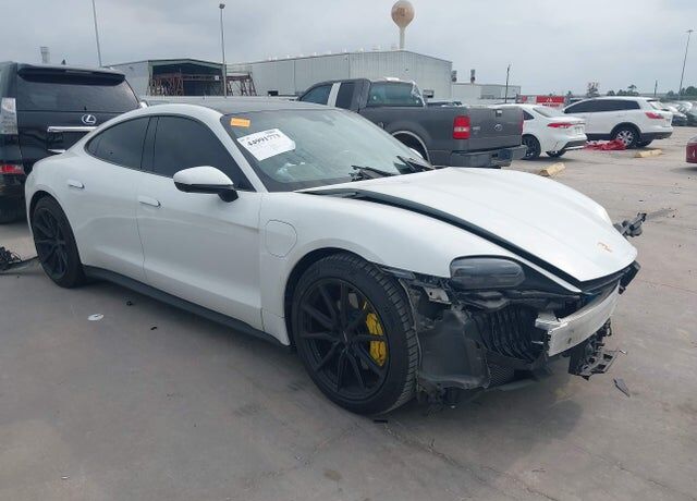 2022 PORSCHE Taycan