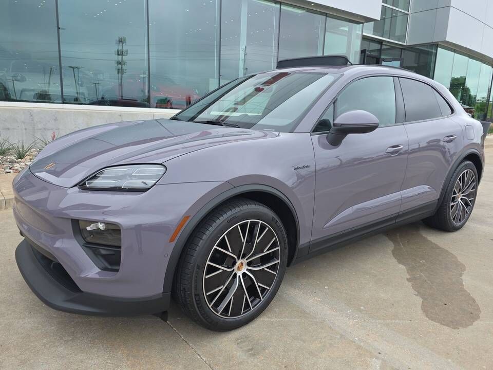 2026 PORSCHE Macan