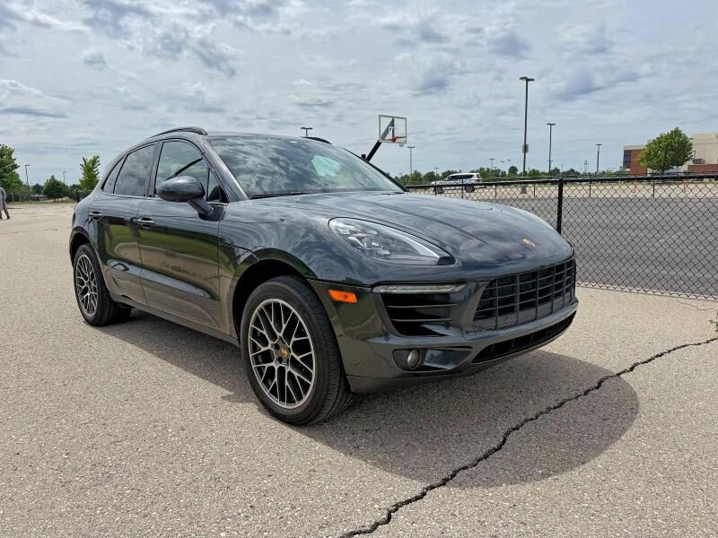 2018 PORSCHE Macan