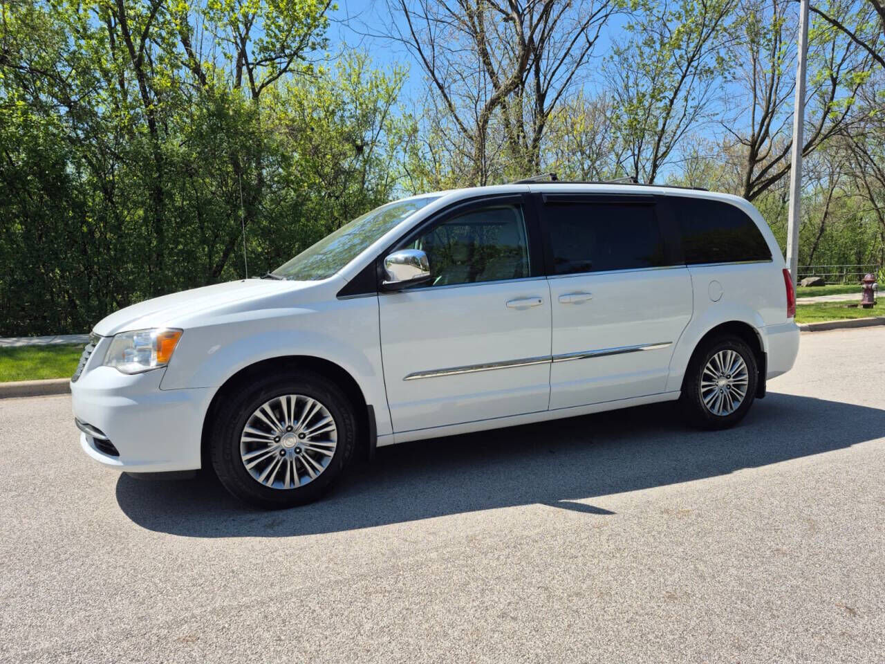 2014 CHRYSLER Town and Country