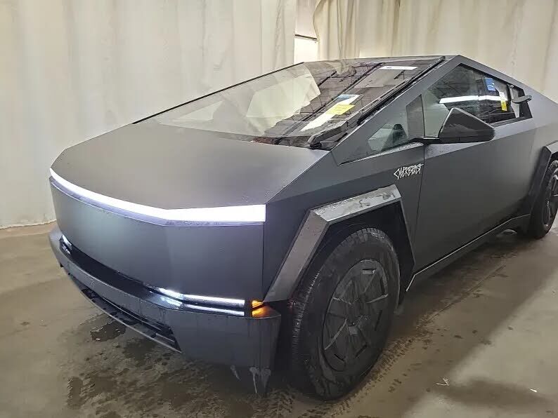 2025 TESLA Cybertruck