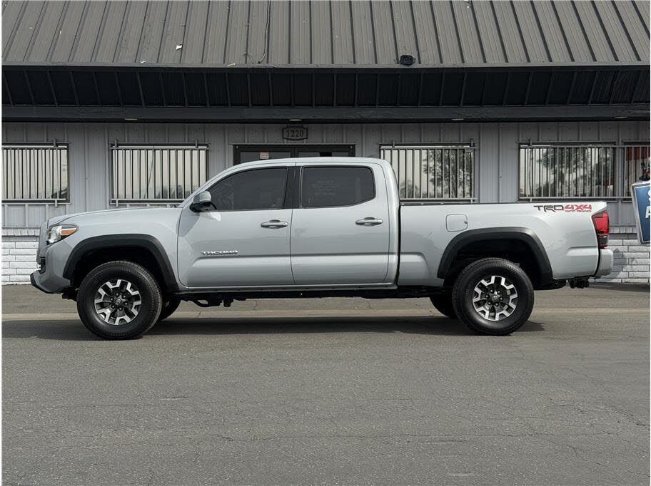 2018 TOYOTA Tacoma
