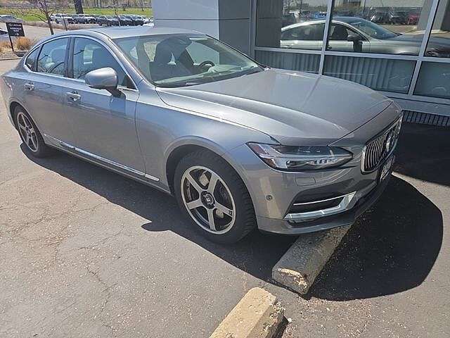 2017 VOLVO S90