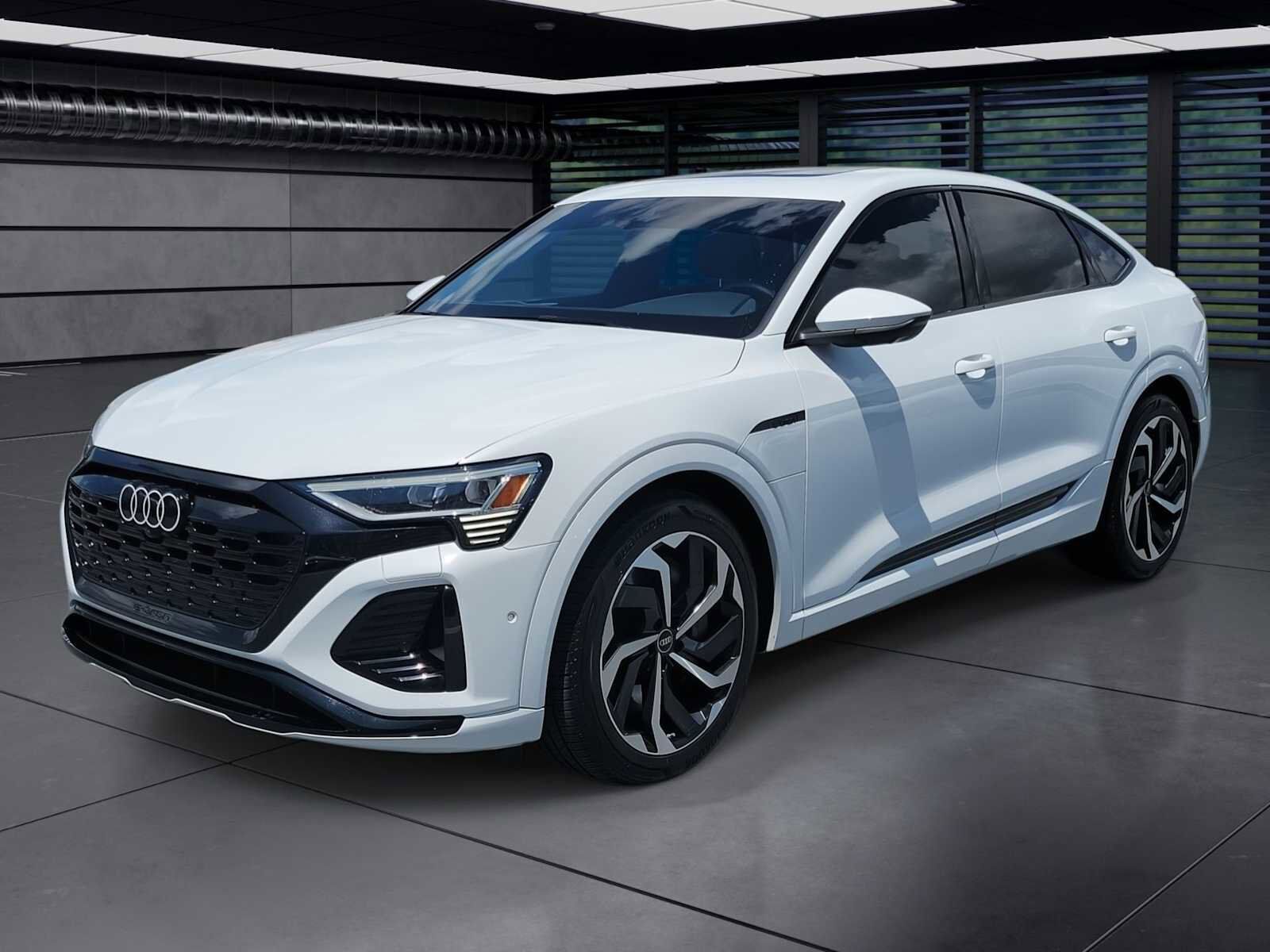 2024 AUDI Q8