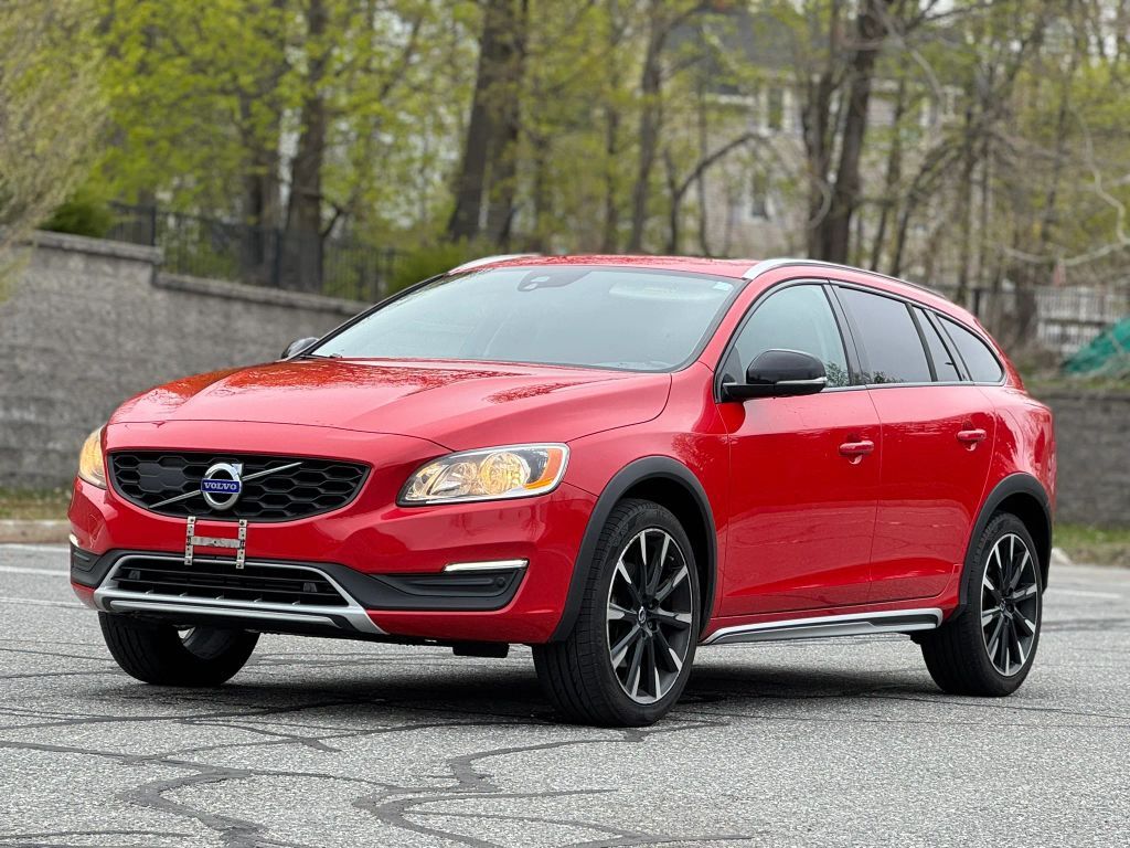 2017 VOLVO V60CC