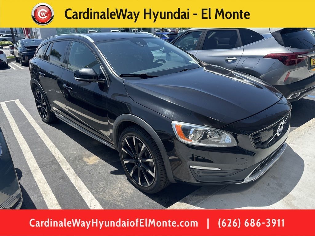 2017 VOLVO V60CC