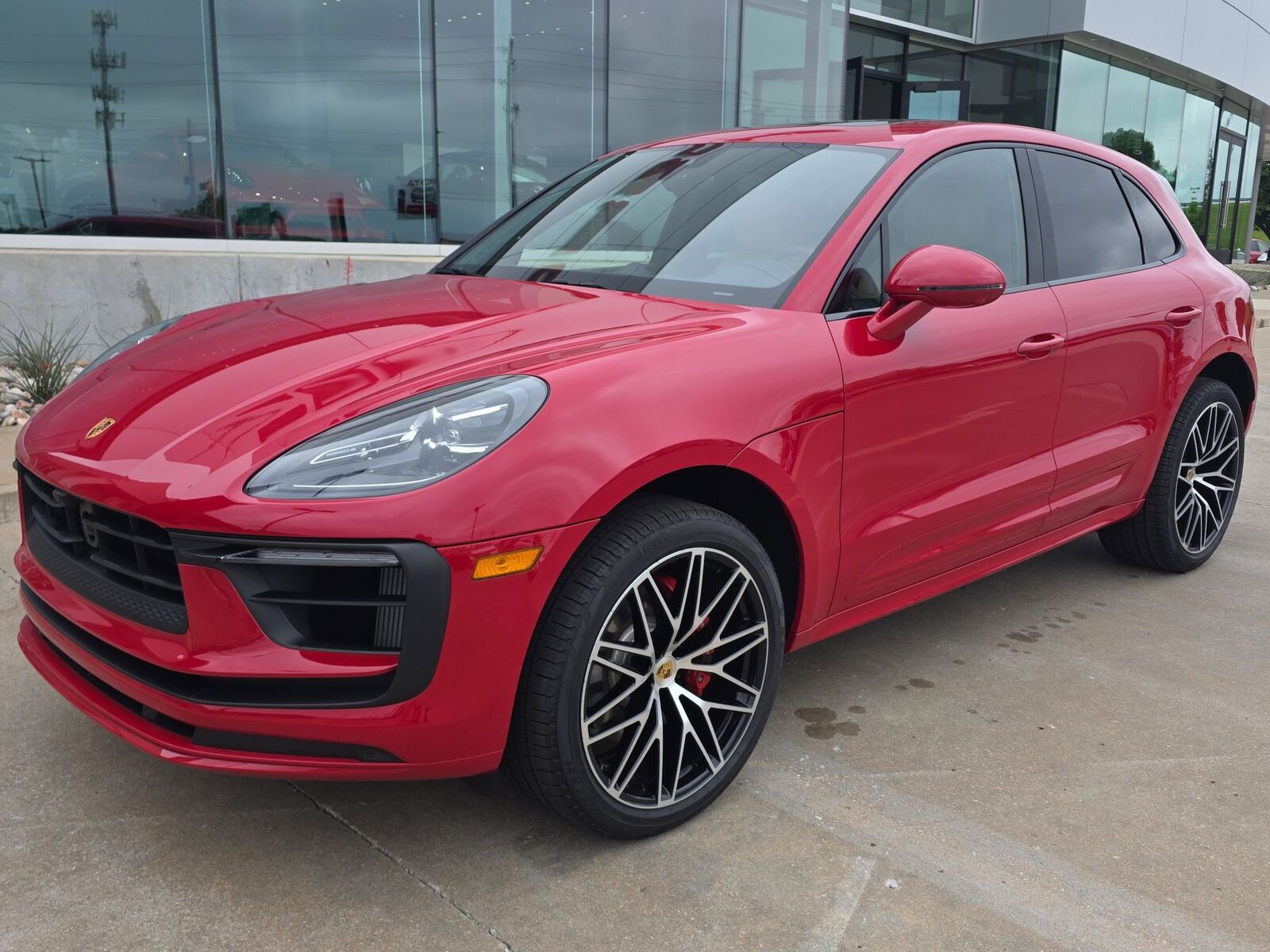 2026 PORSCHE Macan