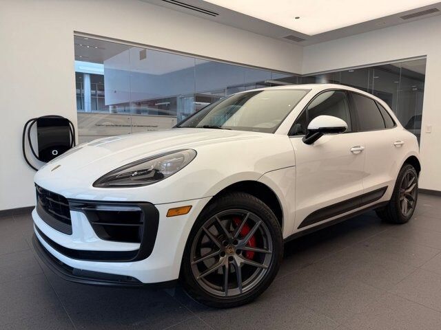 2022 PORSCHE Macan