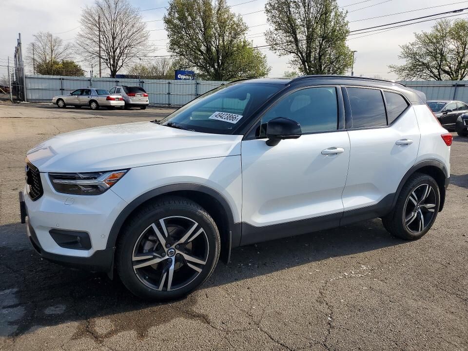 2019 VOLVO XC40
