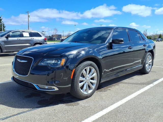 2019 CHRYSLER 300