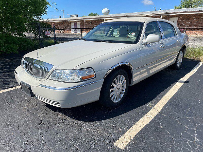 2005 LINCOLN Town Car