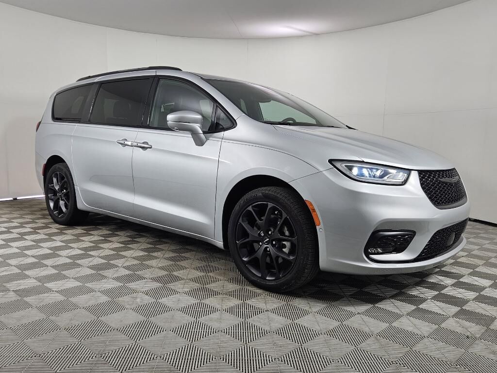 2022 CHRYSLER Pacifica