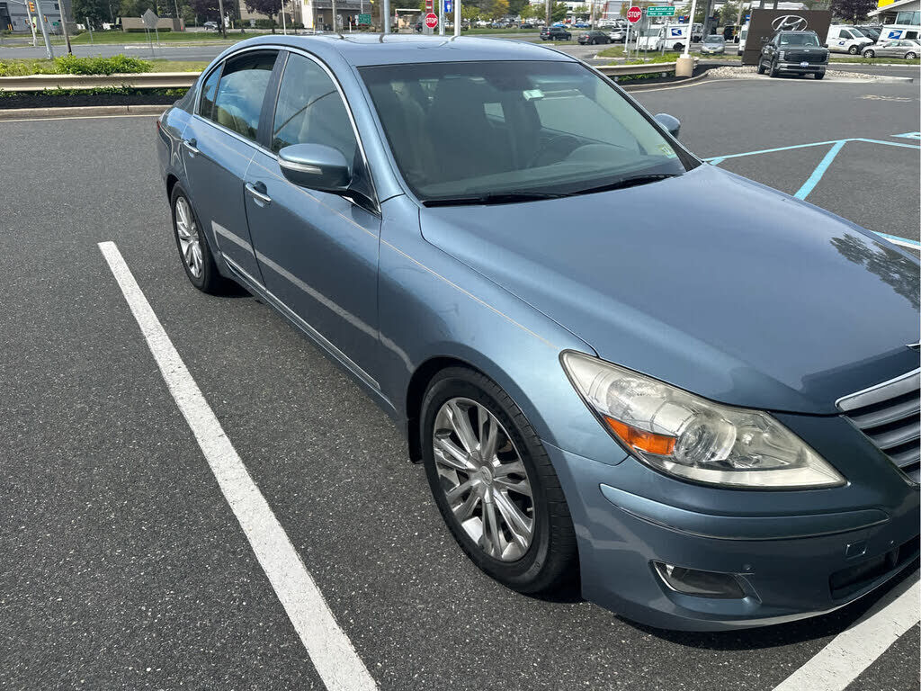 2011 HYUNDAI Genesis