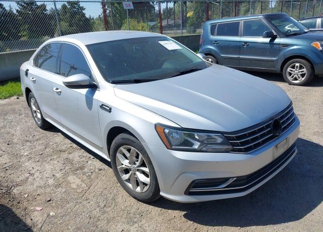 2017 VOLKSWAGEN Passat