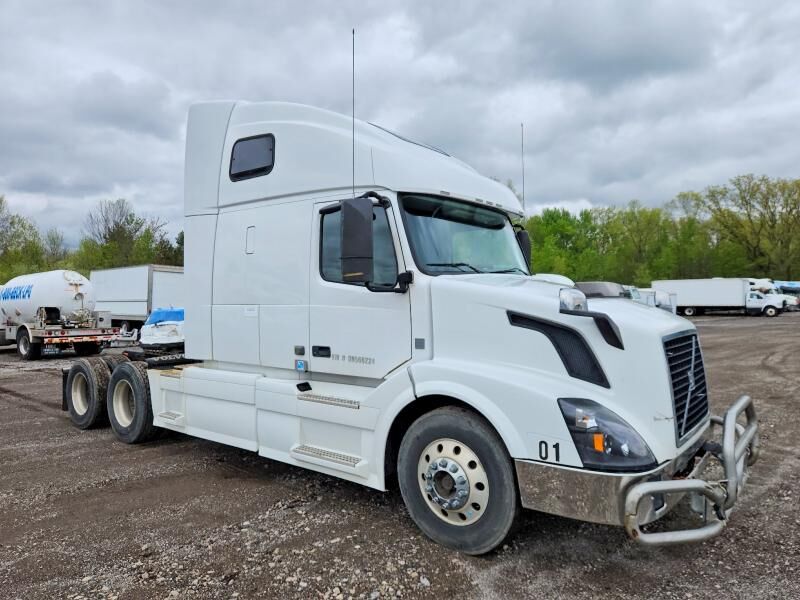 2013 VOLVO TRUCK VNL