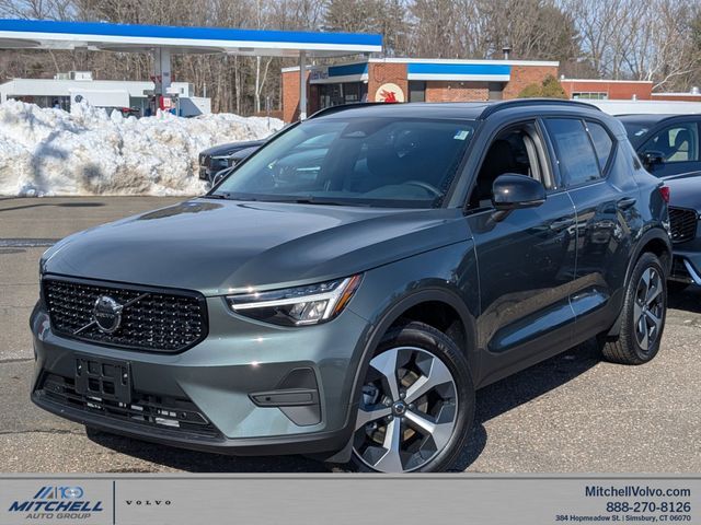 2026 VOLVO XC40