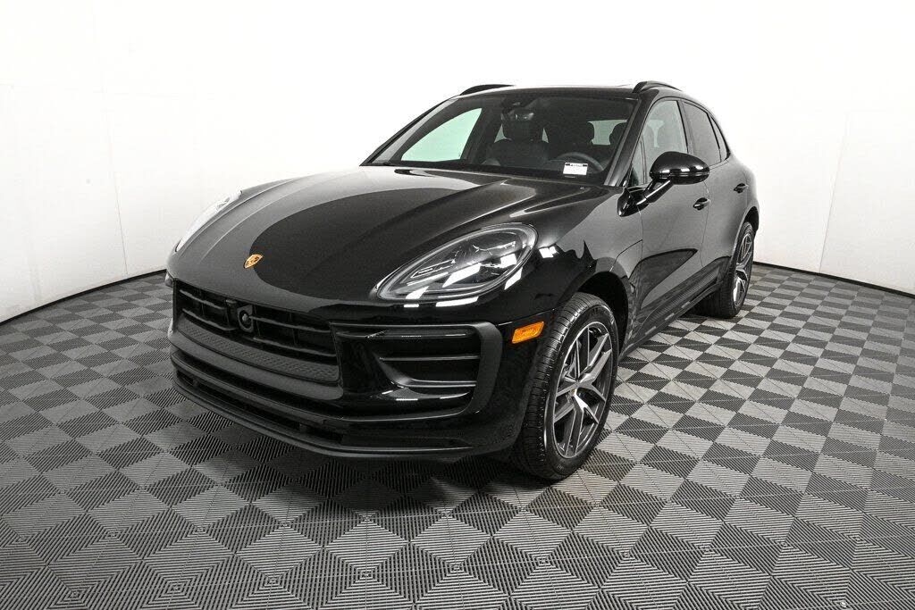 2026 PORSCHE Macan