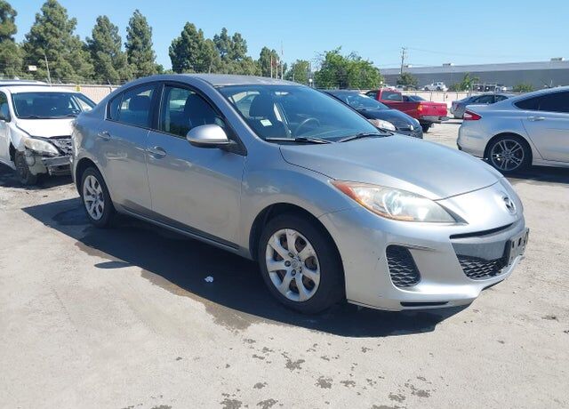 2013 MAZDA Mazda3