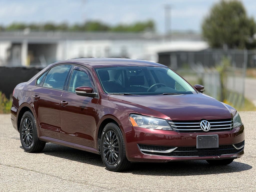 2013 VOLKSWAGEN Passat