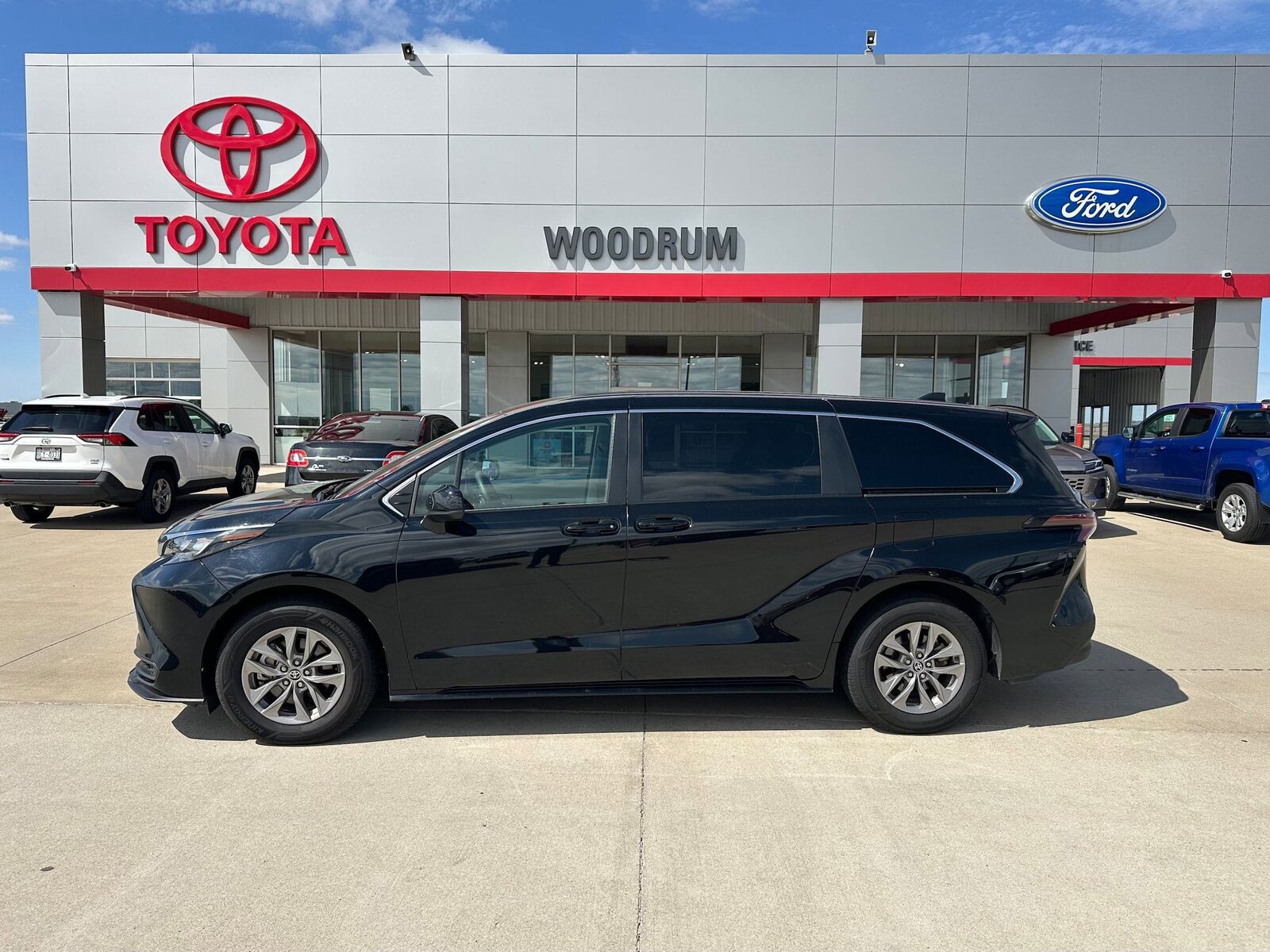2024 TOYOTA Sienna