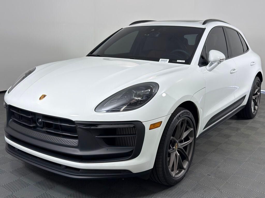 2025 PORSCHE Macan