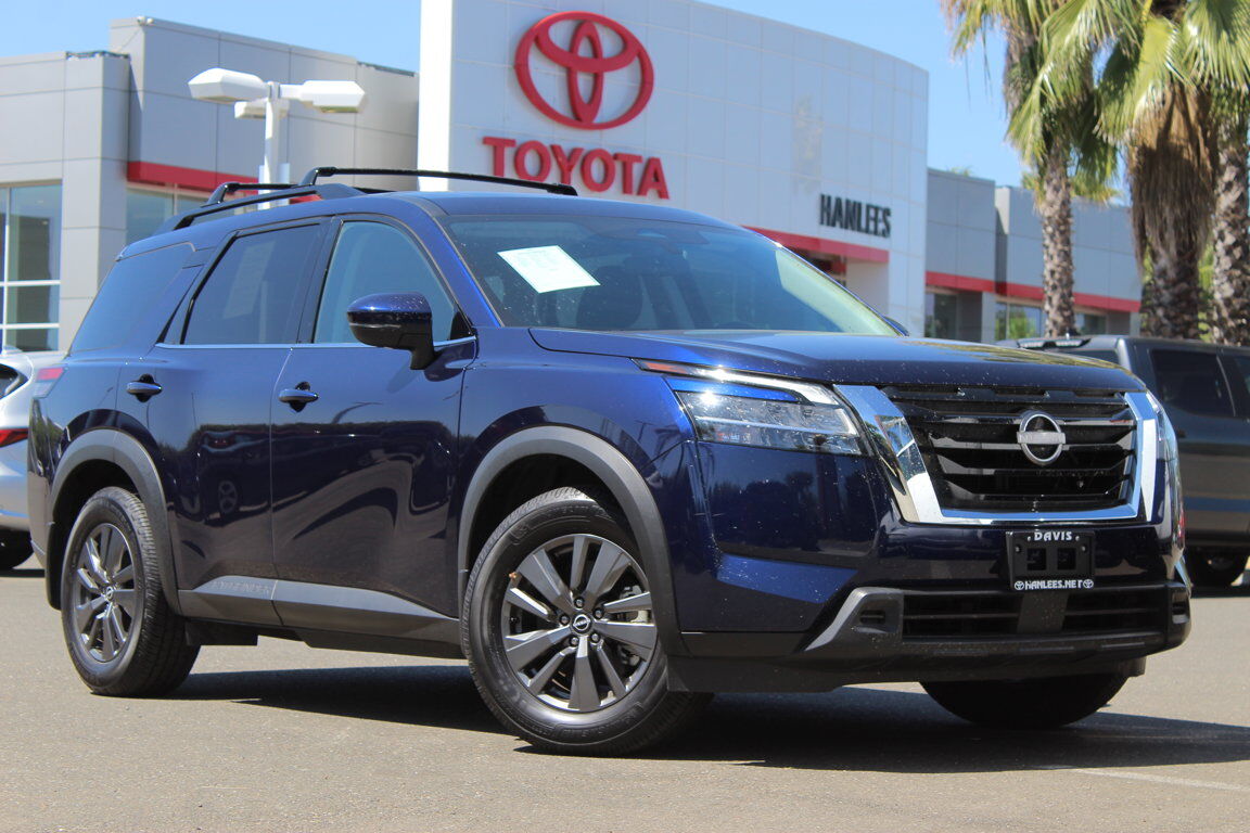 2022 NISSAN Pathfinder