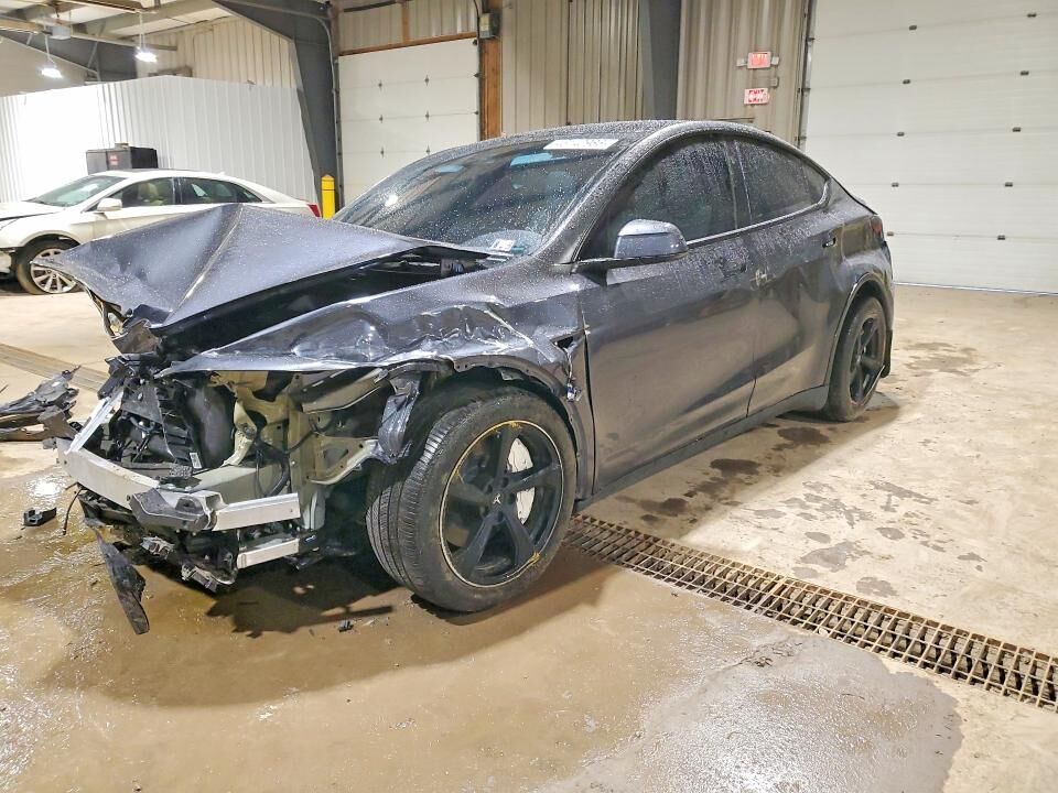 2026 TESLA Model Y