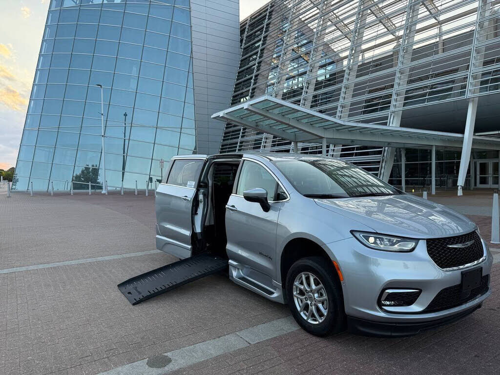 2023 CHRYSLER Pacifica