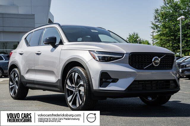 2026 VOLVO XC40