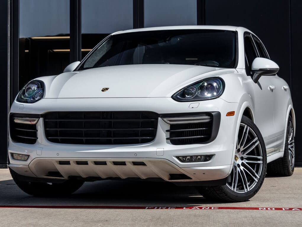 2017 PORSCHE Cayenne
