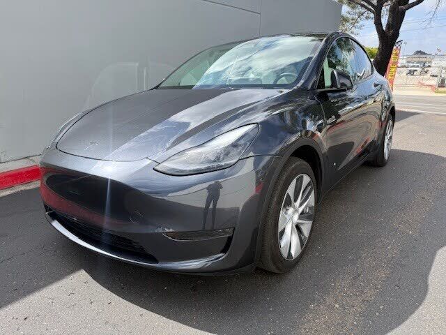 2024 TESLA Model Y