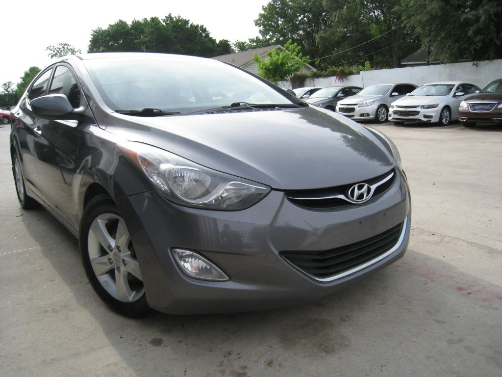 2013 HYUNDAI Elantra
