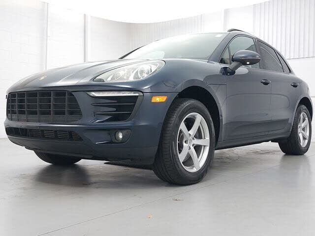 2017 PORSCHE Macan