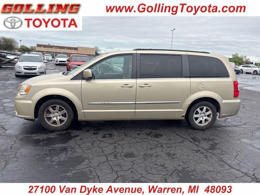 2011 CHRYSLER Town and Country