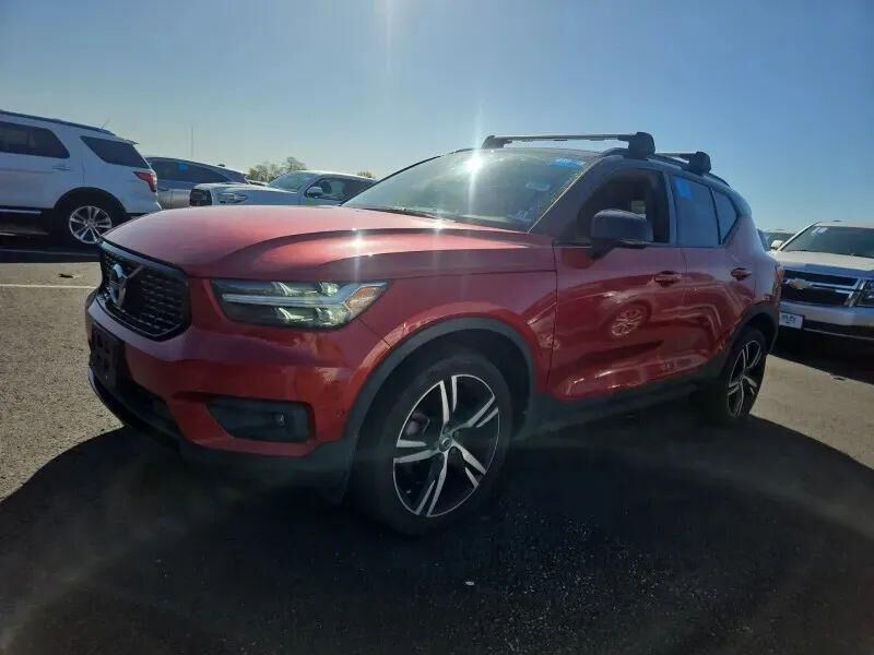2019 VOLVO XC40