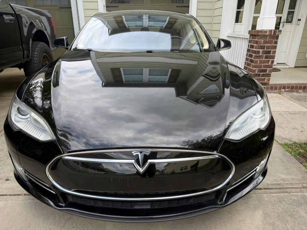 2015 TESLA Model S