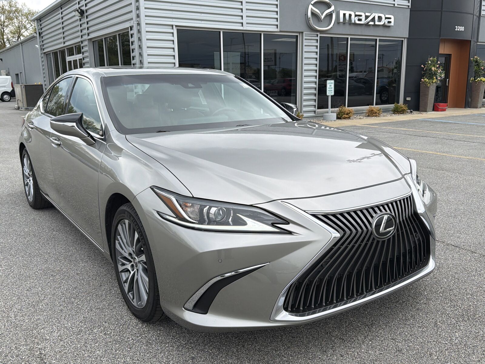2020 LEXUS ES