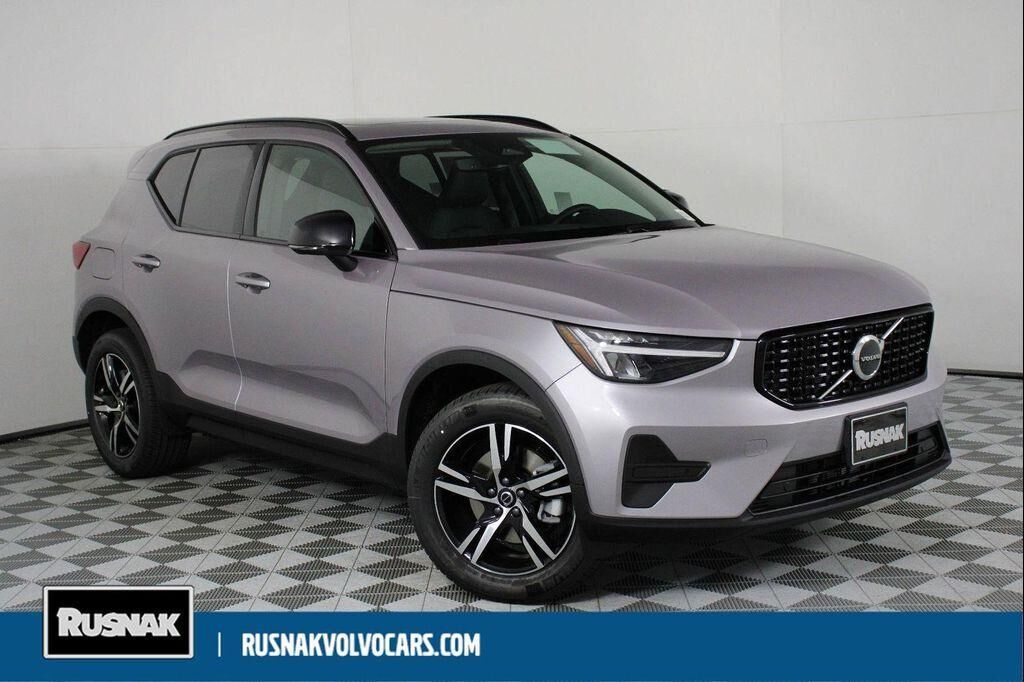 2026 VOLVO XC40