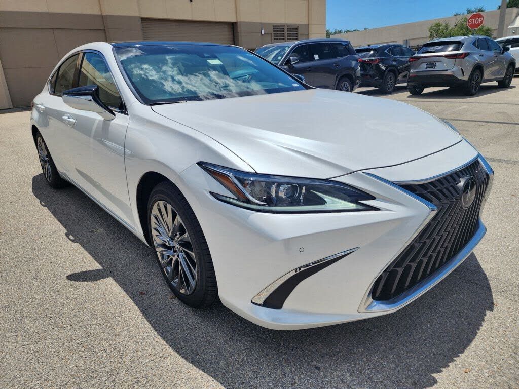 2024 LEXUS ES