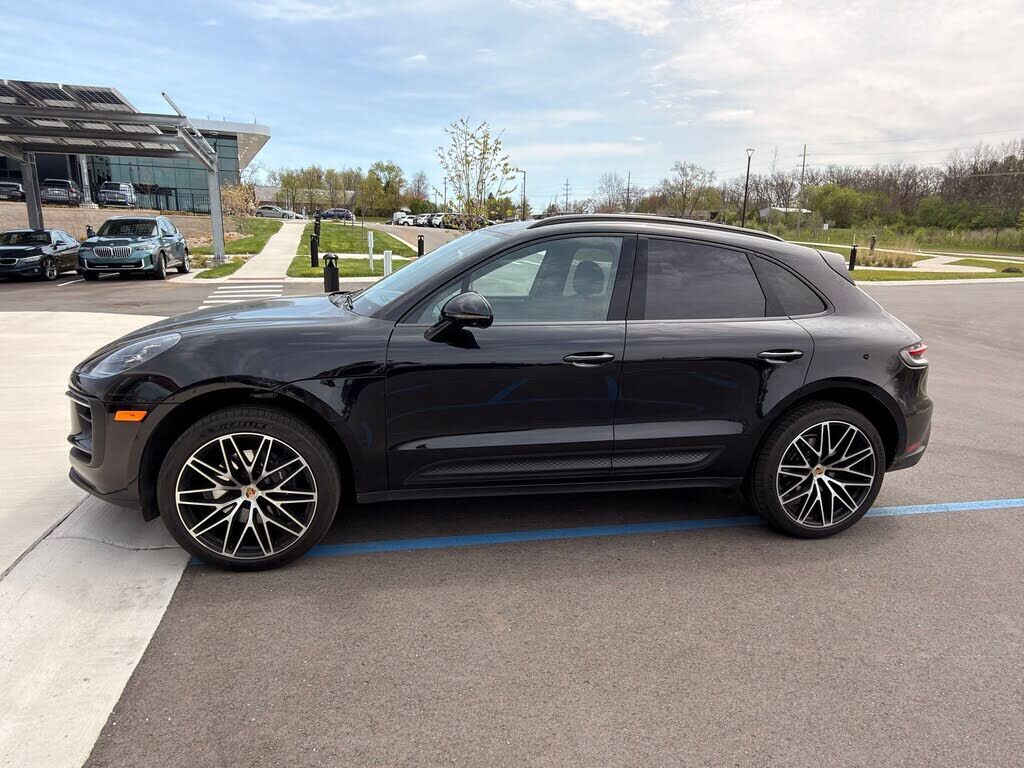 2024 PORSCHE Macan