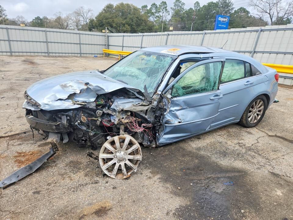 2013 CHRYSLER 200